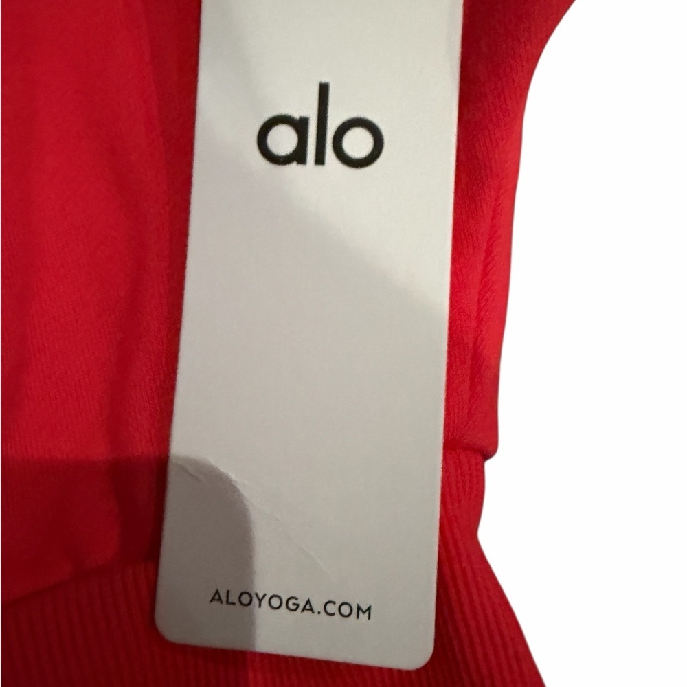 ALO Yoga cropped Candy Red Accolade Small New with tags. - Picture 5 of 9
